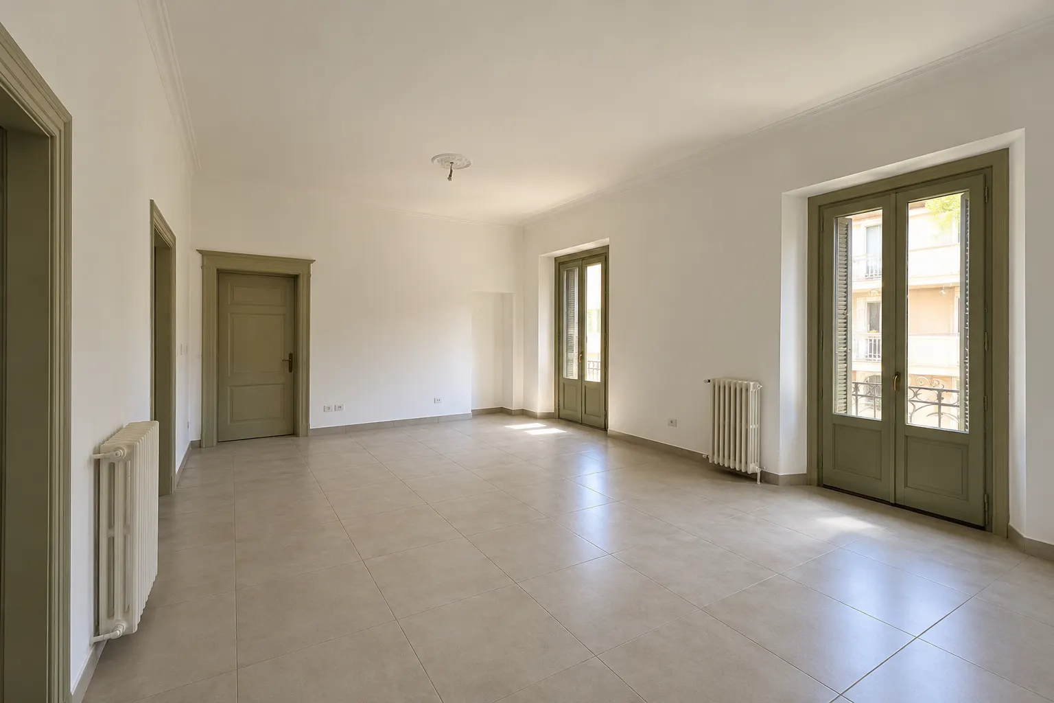 Pasillo de una casa chorizo recién refaccionado